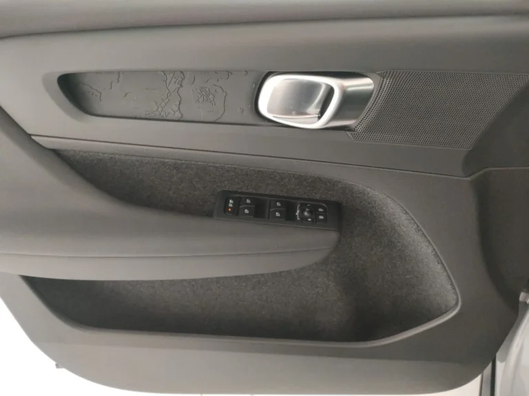 VOLVO XC40 (11)