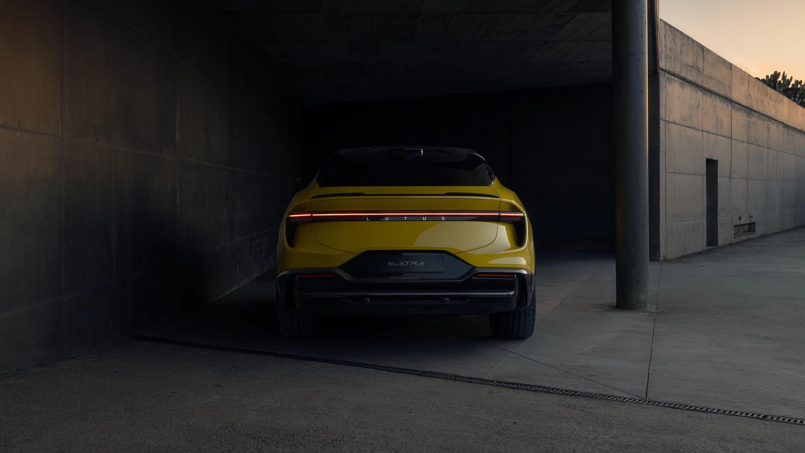 Lotus_Eletre_Image_Exterior-8-desktop